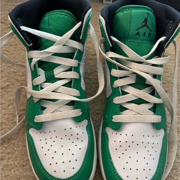 AIR JORDAN 1 MID - Picture 3 of 7